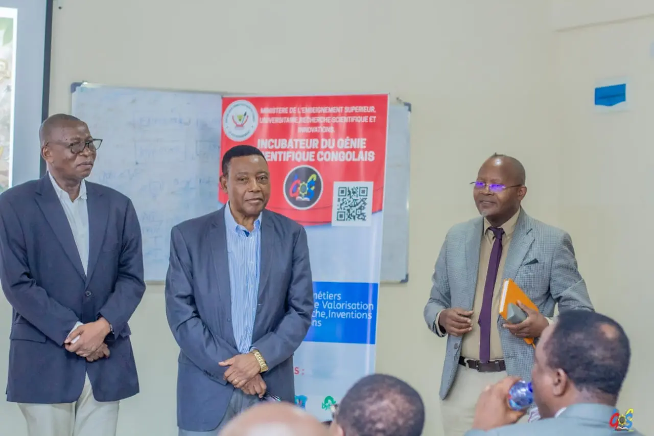 De Gauche à Droite, le SG Emerite du Ministère  de commerce extérieur, Prof. Dr. Antoine Tshimpi Coordon de l'IGSC et au Milieu, le Prof Mathias Bwabwa wa Kayembe, initiateur de l'ANAPI.